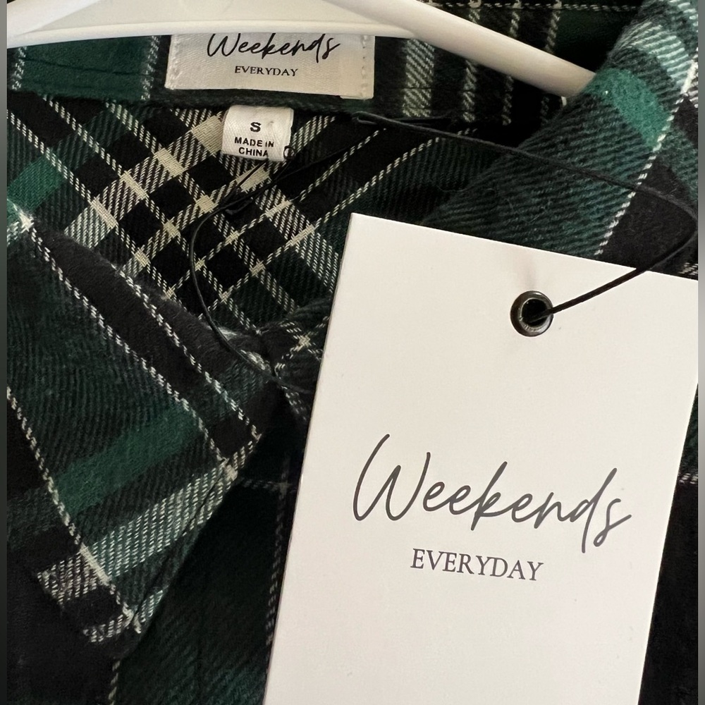 Weekends Everyday Women’s Green & Black Flannel Crop Top - Picture 4 of 9